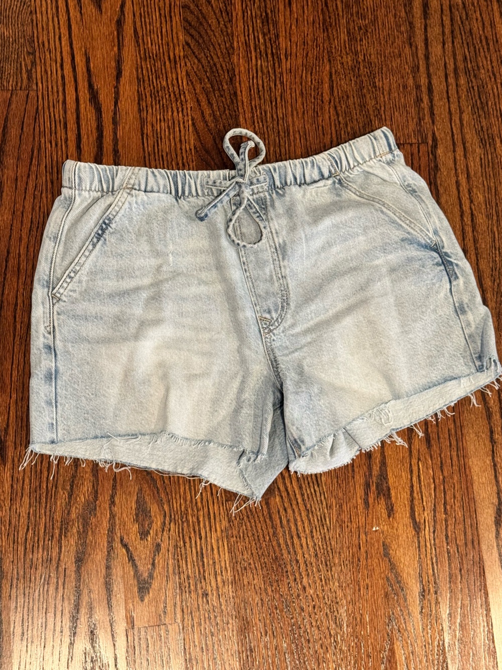 Women’s Gap Light Wash Denim Drawstring Women's Shorts size small